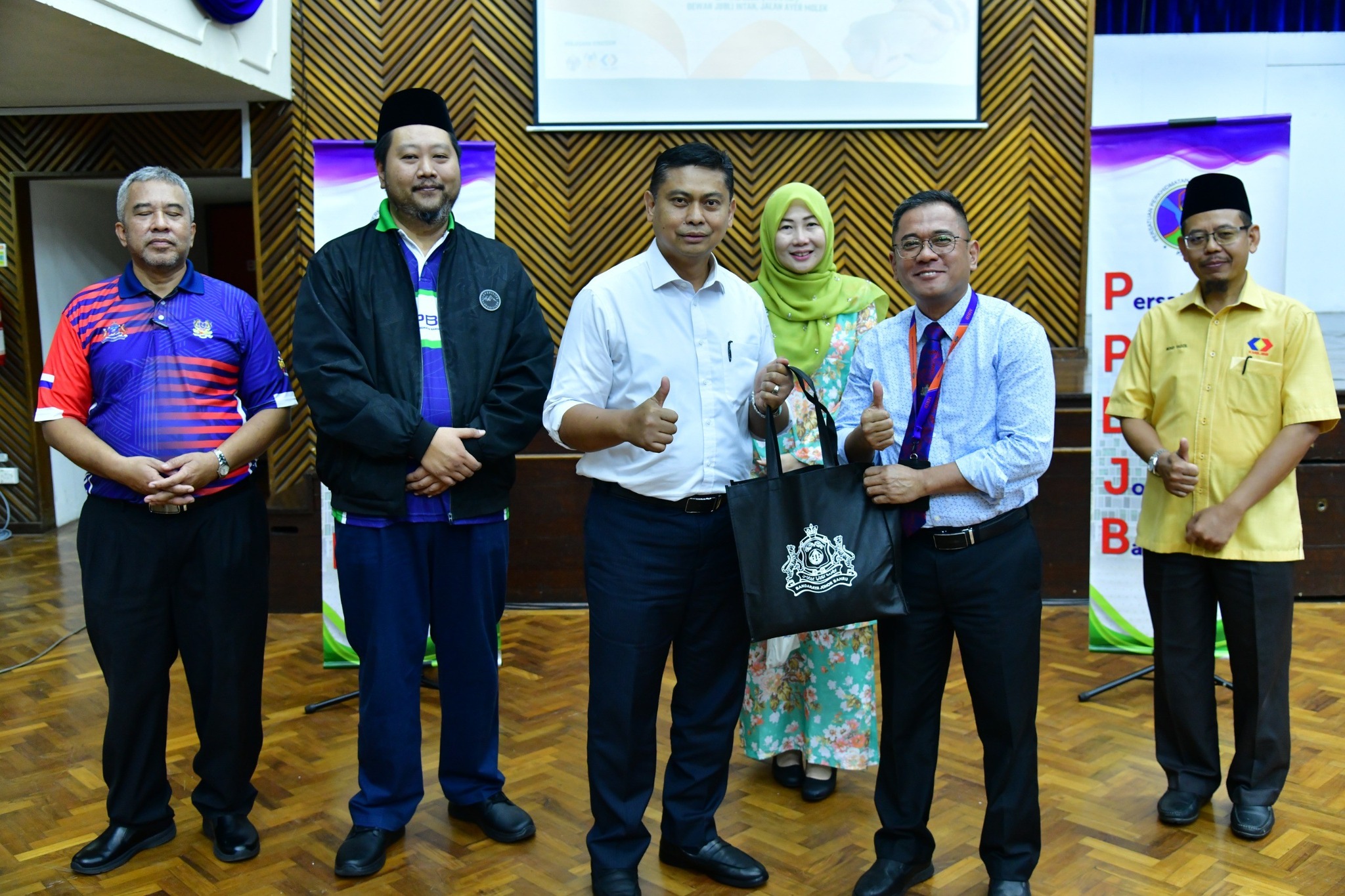 Majlis Penyerahan Ayam & Daging